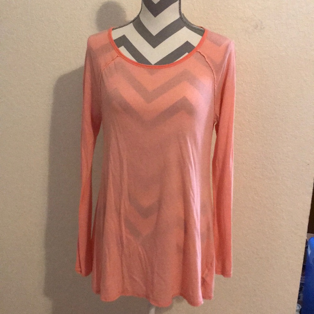 L Calvin Klein shirt